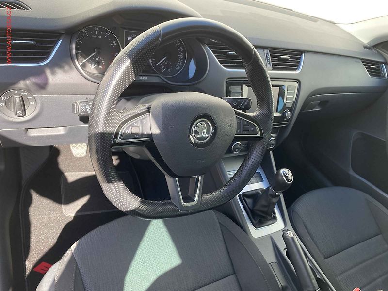 Škoda Octavia (2015) 1.4 TSi, Elegance, bixen - fotka 12 z 17