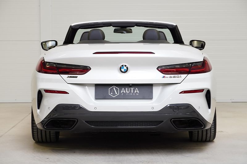 BMW Řada 8 BMW 850i Xdrive cabrio - fotka 10 z 44