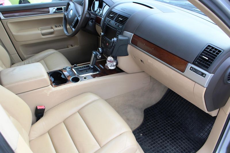 Volkswagen Touareg (2007) 2.5 TDI R5 PRUŽINY XENONY KŮŽE - fotka 12 z 19