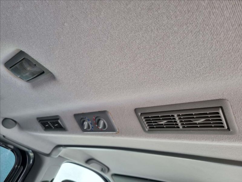 Opel Vivaro 2,5 DCi 8 Míst Webasto 2xKlima - fotka 24 z 31