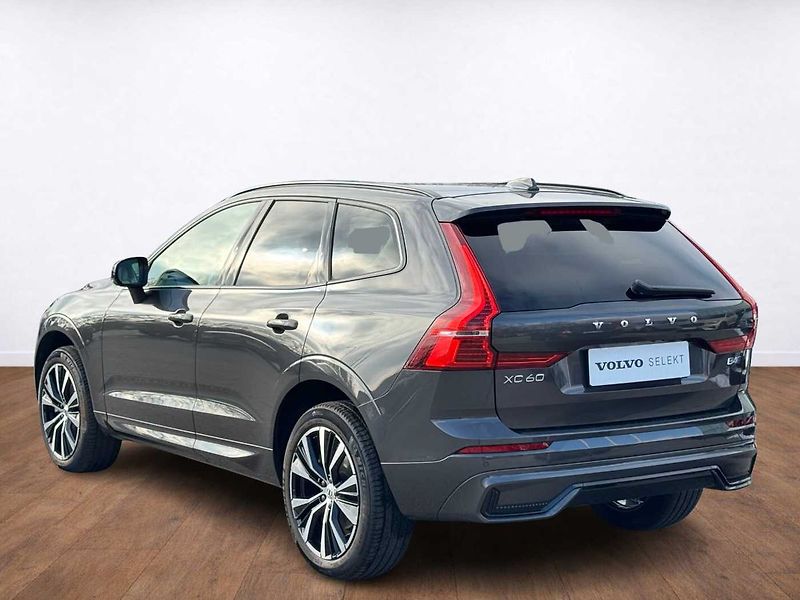 Volvo XC60 Plus B4 AWD Light paket - fotka 3 z 23