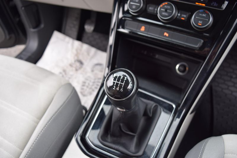 Volkswagen Touran (2017) 1.4TSI 110kw HIGHLINE 7M TAŽNÉ - fotka 41 z 50