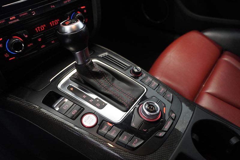 Audi S4 3.0 TFSI 333PS QUATTRO AUTOMAT - fotka 17 z 36