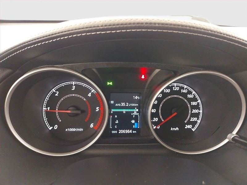 Mitsubishi Outlander (2011) 2.2 DI-D, 4X4, 7 míst - fotka 11 z 21
