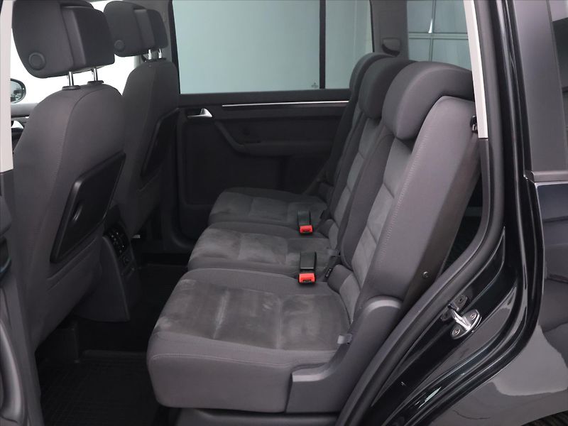Volkswagen Touran 2,0 TDI 130kW Highline Xenon - fotka 13 z 26