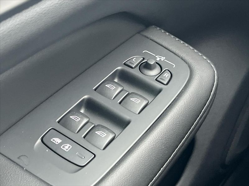 Volvo V60 2,0 AWD CROSS COUNTRY PLUS  B4 - fotka 20 z 28
