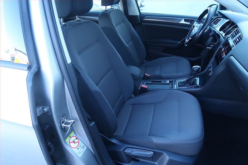 Volkswagen Golf (2020) 2.0 TDI, Automat, Navi - fotka 9 z 22