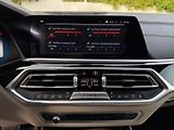 BMW X7 M50xD-R22-PANO-H&K-ČR-TOP STAV - náhled 21