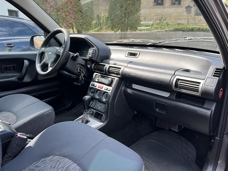 Land Rover Freelander 2.0 TD4 82kW KLIM/AUT/STŘ.OKNO - fotka 11 z 13