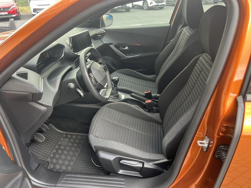 Peugeot 2008 (2024) 1.2T 130K KAMERA ČR NOVÉ 1.MAJ - fotka 7 z 21