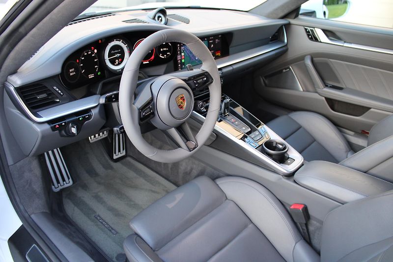 Porsche 911 Turbo S*Burmester*Aero*Záruka* - fotka 32 z 39
