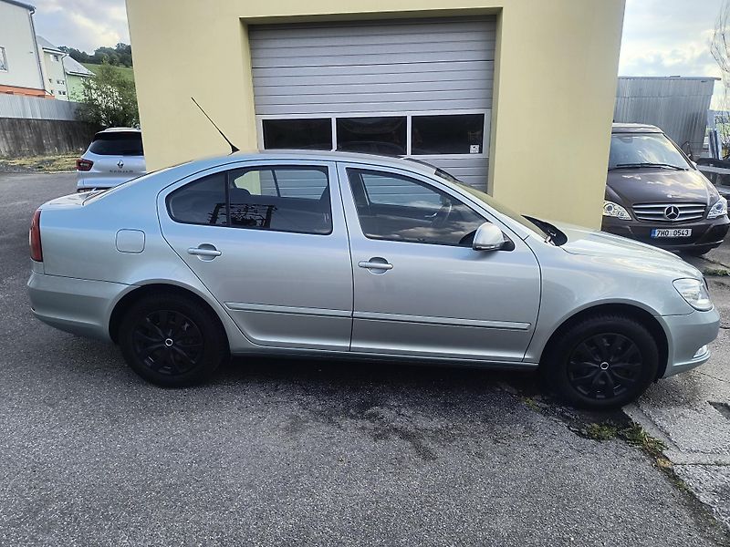 Škoda Octavia (2009) 1.6 MPi 75KW/AC/PC/PDC/TAŽNÉ - fotka 4 z 47