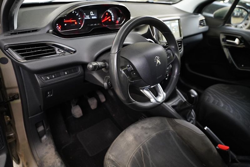 Peugeot 208 - fotka 5 z 6