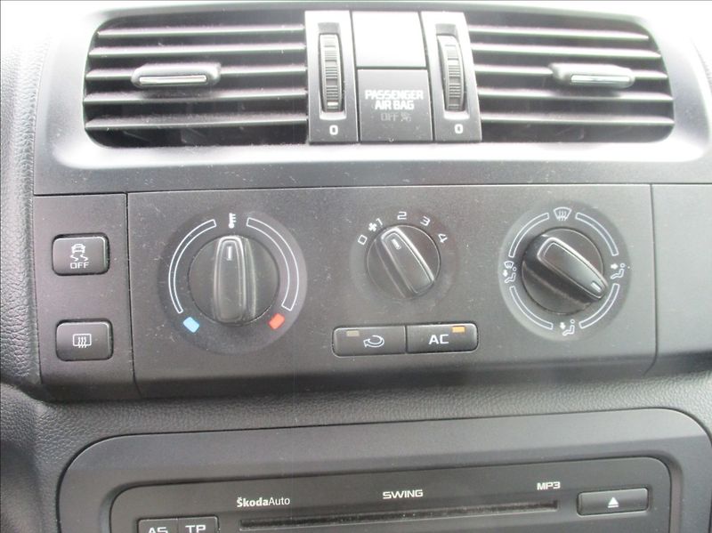 Škoda Fabia 1,2 TSI, klima, serv. kniha, - fotka 17 z 28