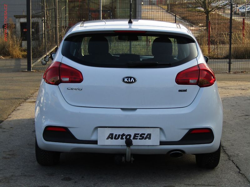 Kia Ceed (2014) 1.4 CRDi, ČR, AC, TZ, temp - fotka 5 z 15
