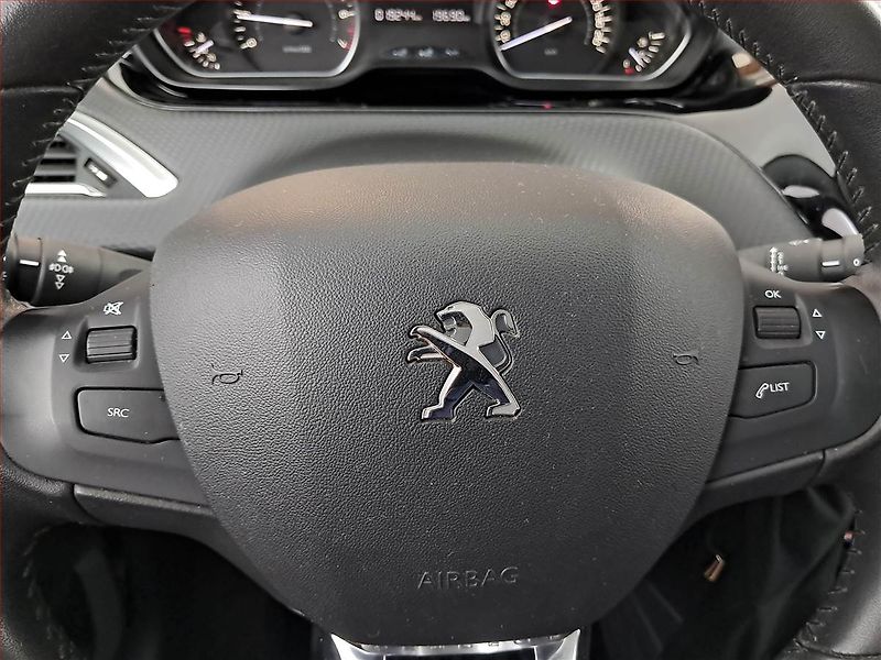 Peugeot 2008 (2019) 1.2 PureTech, Serv.kniha - fotka 16 z 17