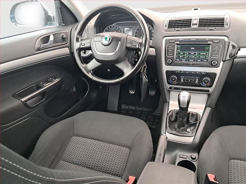 Škoda Octavia (2009) 2.0 TDI, 4X4, Xenony - fotka 7 z 16