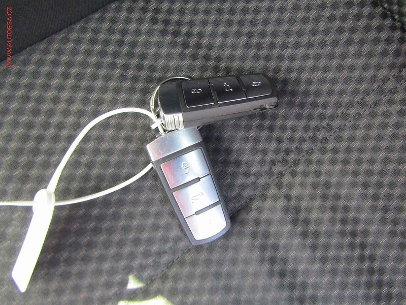 Volkswagen Passat (2011) 1.6 TDi, AC, tempo, park - fotka 17 z 17