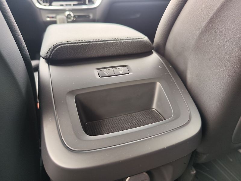 Volvo V60 B4 2.0/145kW 1.majitel 4x4 - fotka 14 z 36
