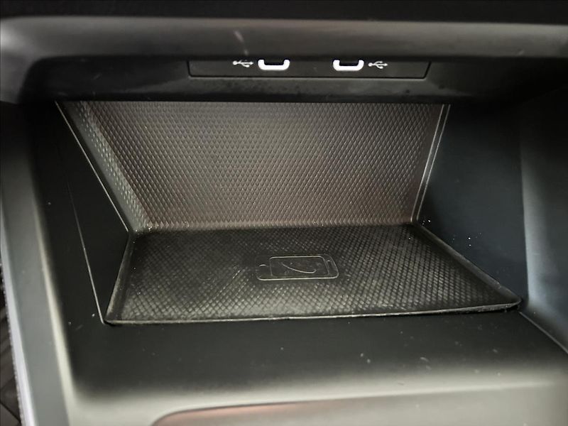 Volkswagen Golf 1,5   TSI,96kW,SERVISKA,LIFE - fotka 19 z 28