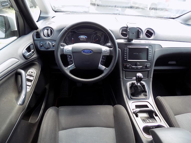 Ford S-MAX 2,0 TDCI 103 KW VÝHŘEV, TAŽNÉ - fotka 23 z 41