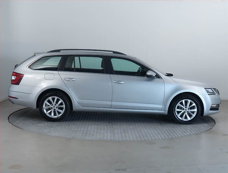 Škoda Octavia (2017) Style Plus 1.6 TDI, Tempomat - fotka 6 z 18