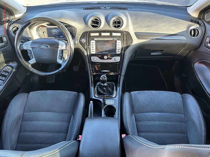Ford Mondeo (2010) 2.2 TDCi, Titanium, xenon - fotka 8 z 16