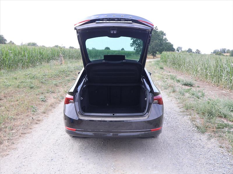 Škoda Octavia 2,0 TDI DSG Style+ DPH CZ - fotka 9 z 32
