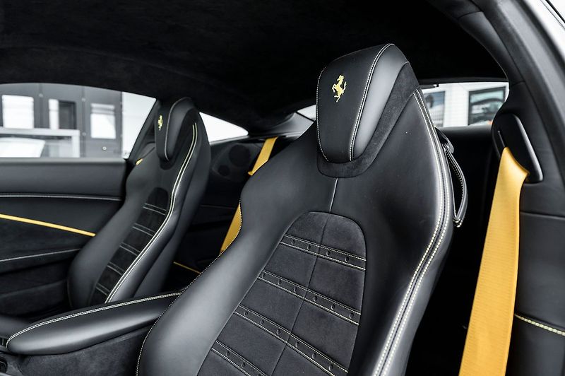Ferrari Roma ADAS/Carbon/ZÁRUKA - fotka 7 z 24