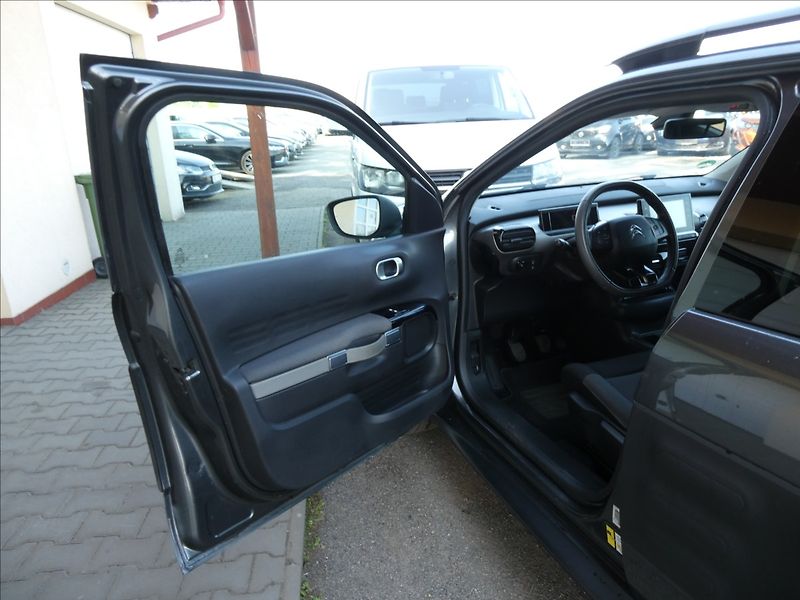 Citroën C4 Cactus 1,2 PureTech 60kW NAVI - fotka 16 z 33