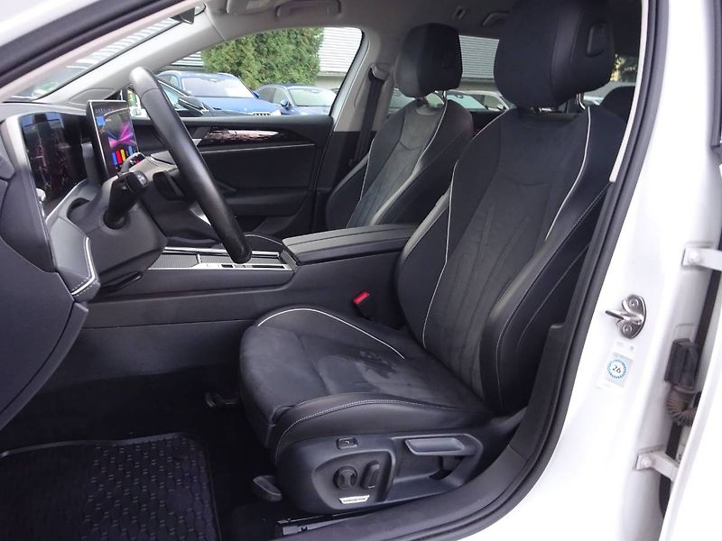 Volkswagen Passat (2024) 2,0TDi /110kW Elegance DSG - fotka 6 z 30