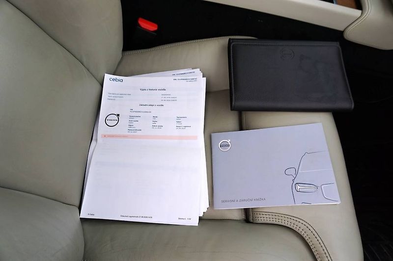 Volvo V90 (2019) INSCRIPTION POLESTAR 2,0 D5 17 - fotka 46 z 53
