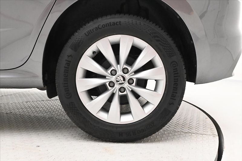 Škoda Kamiq 1,0 TSI 81 kW Sport Business Z - fotka 29 z 29