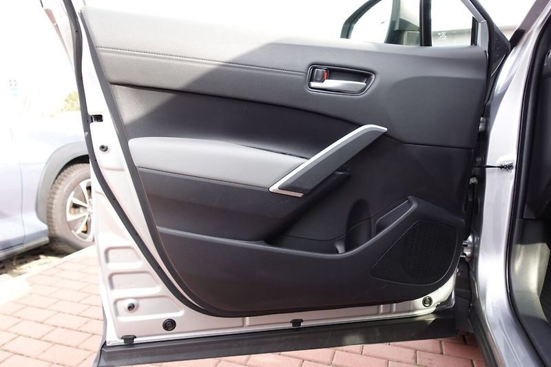 Toyota Corolla Cross 1,8 HEV Comfort Tech FWD - fotka 9 z 33
