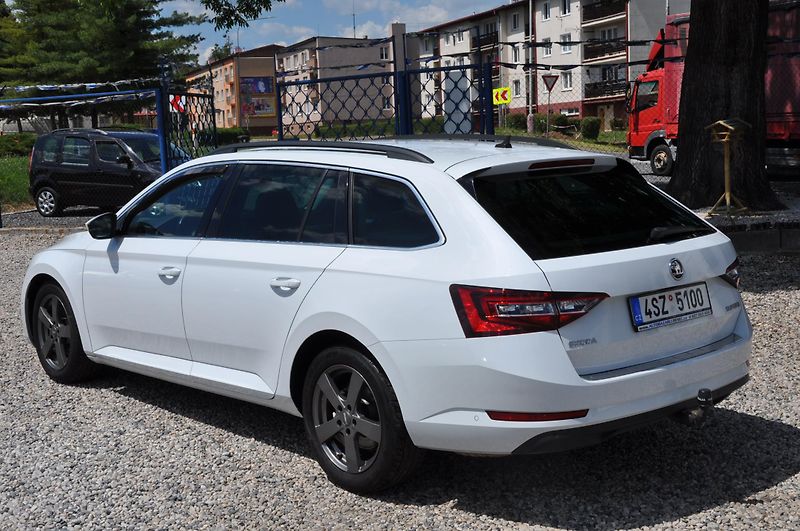 Škoda Superb III 2.0TDi 140kW KOMBI - fotka 4 z 23