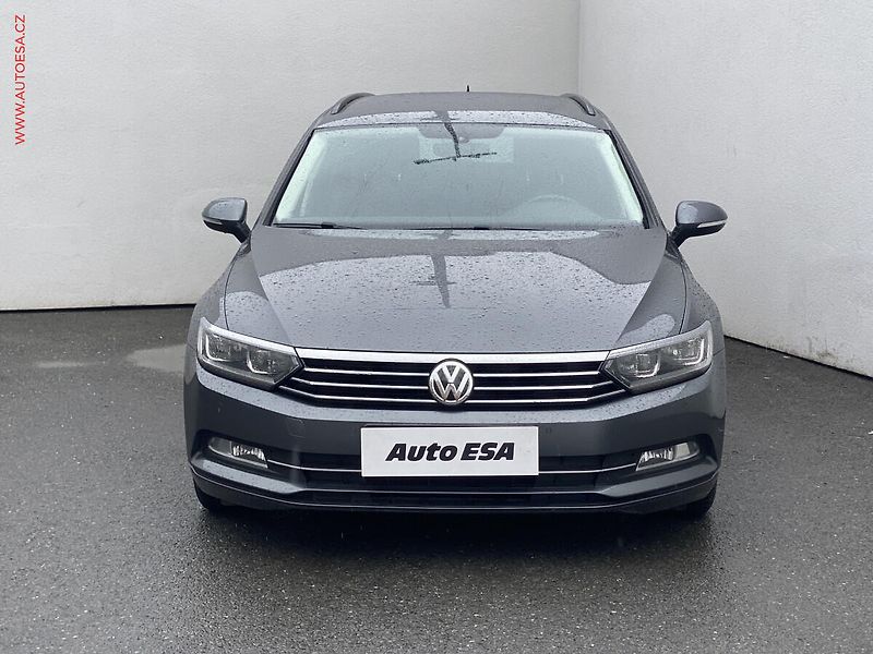Volkswagen Passat (2015) 1.6TDi, Comfortline, DSG - fotka 2 z 18