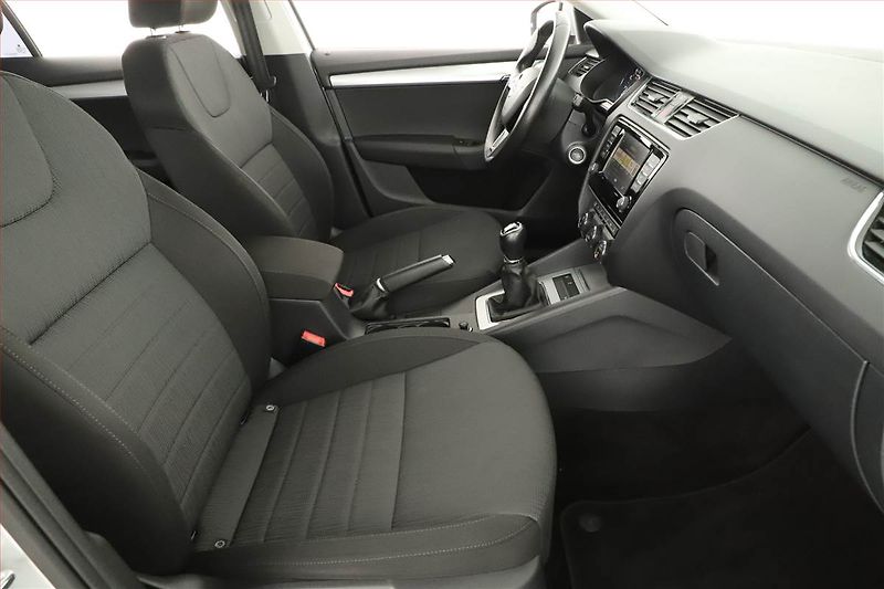Škoda Octavia (2017) 1.0 TSI, Xenony, Tempomat - fotka 7 z 13