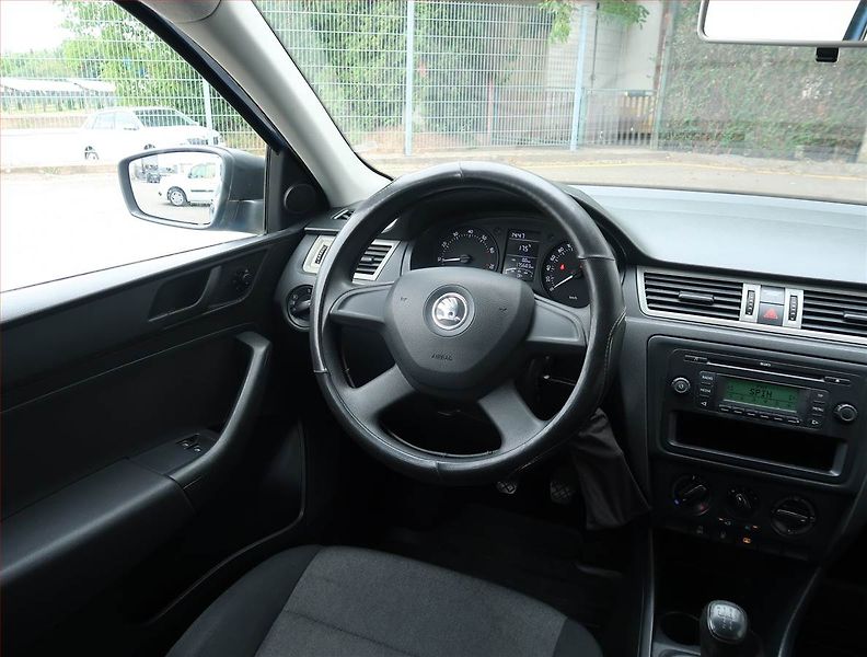 Škoda Rapid (2013) 1.2 MPI, LPG, ČR,1.maj - fotka 7 z 14