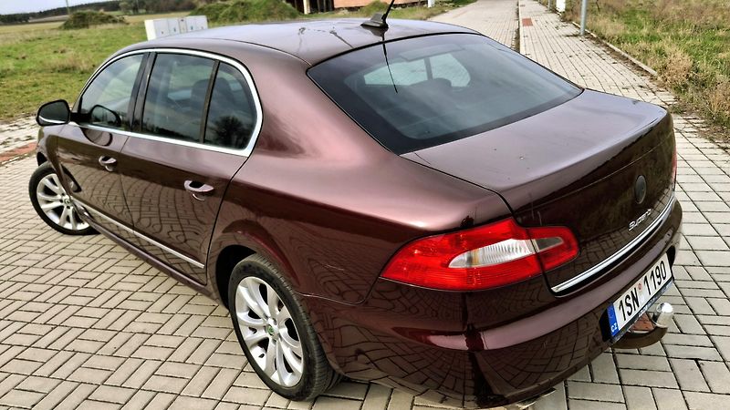 Škoda Superb 2.0 TDI 125 kw 1. majitel  - fotka 14 z 21