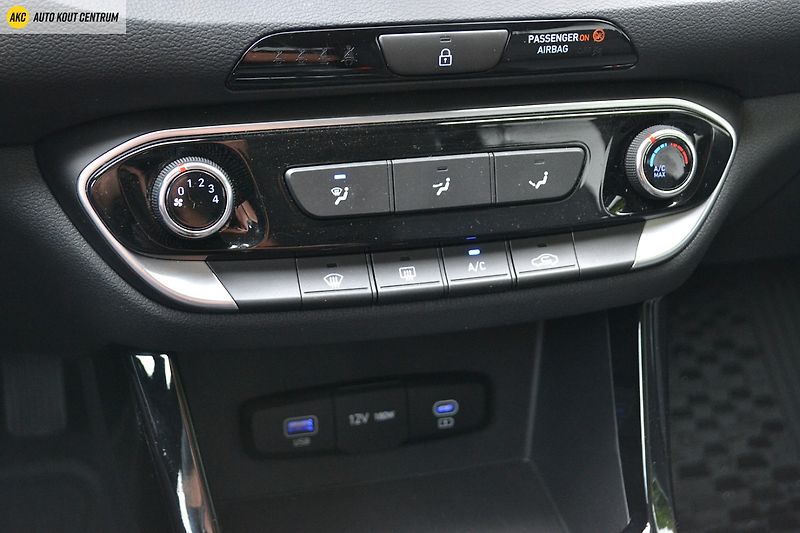 Hyundai i30 WG 1,5I MT SMART FL NAVI - fotka 24 z 44