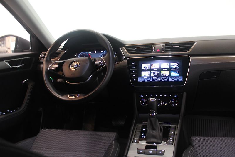 Škoda Superb (2023) 2.0TDI DSG Matrix Display - fotka 32 z 35