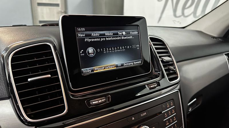 Mercedes-Benz GLE 250D / 4.MATIC / DVĚ SADY KOL - fotka 32 z 46