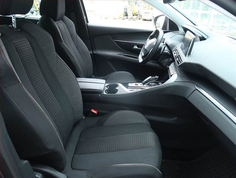Peugeot 5008 (2022) PureTech 130 - fotka 9 z 25