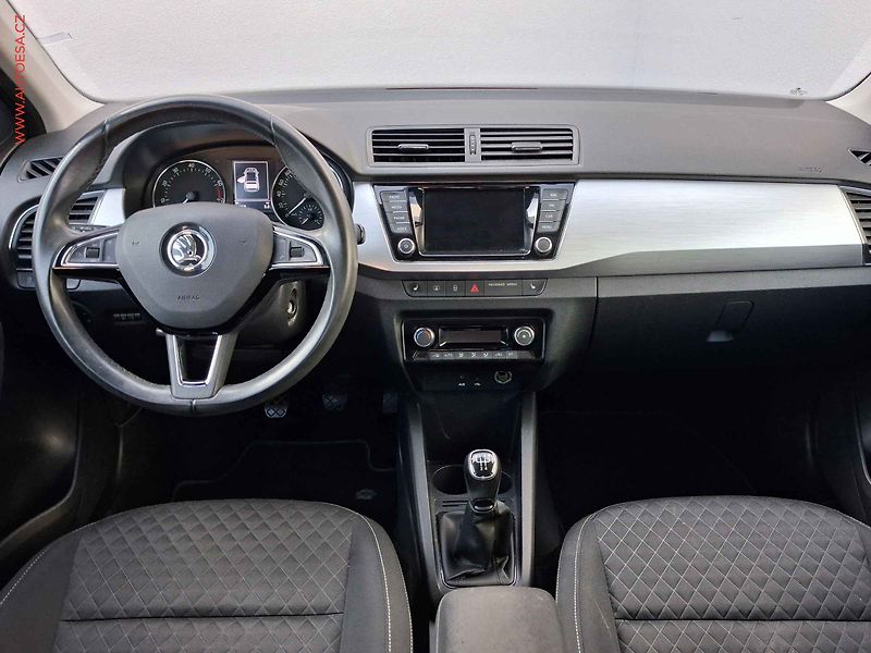 Škoda Fabia (2017) 1.0 TSi, Drive, navi, +kola - fotka 8 z 17