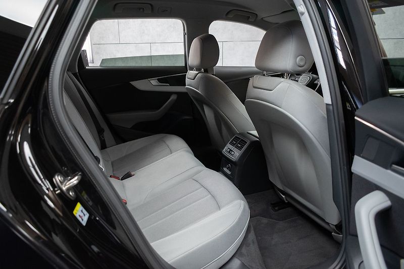 Audi A4 2.0 TDI KAMERA*ACC*VIRTUAL*DPH - fotka 13 z 42