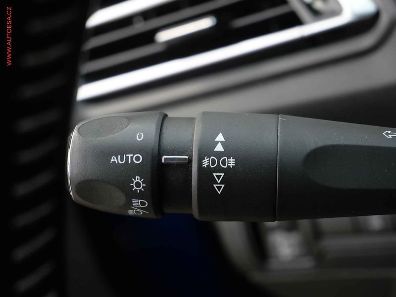 Peugeot 308 (2018) 1.5HDi, AC, tempo, navi - fotka 14 z 24