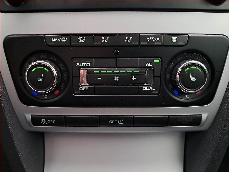 Škoda Octavia (2010) 1.2 TSI, slušný stav - fotka 13 z 16