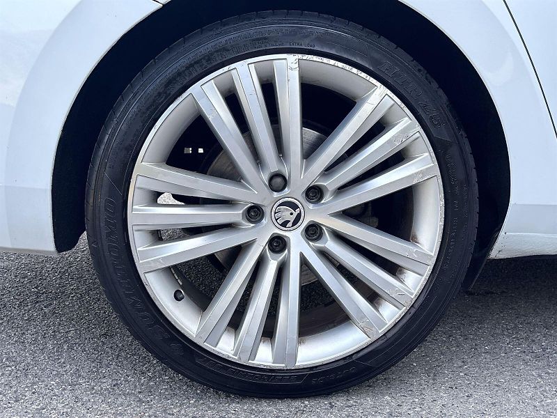 Škoda Superb (2016) Combi 2.0 TDI DSG Style + - fotka 33 z 37