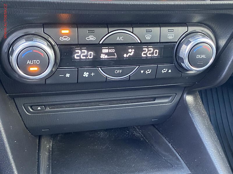 Mazda 3 (2018) 2.0 i, ČR, LED, navi - fotka 14 z 18