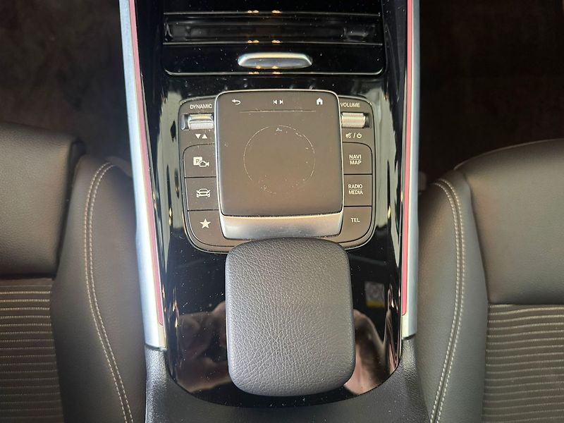Mercedes-Benz GLB D 4MATIC - fotka 14 z 21